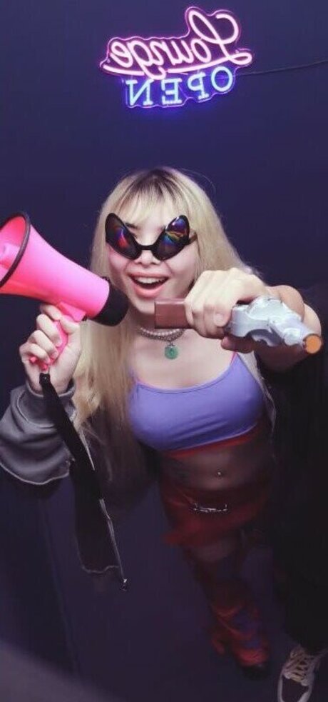 eggtardy art star photo