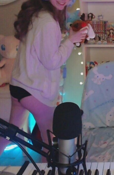 Skymi chan star sexy picture