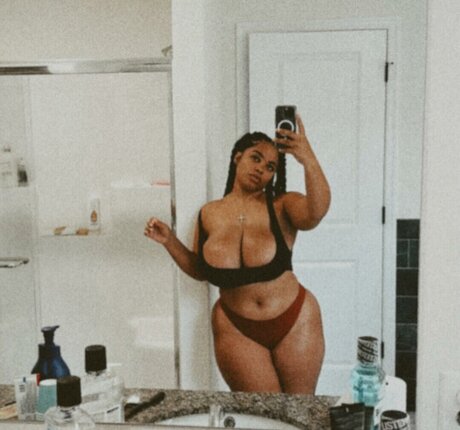 tiny onlyfans perfect images