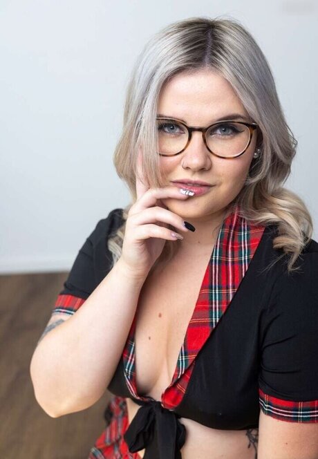 Kleinstadtvanni pornstar pretty photo