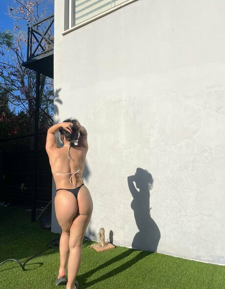 zeliharida naked model pic