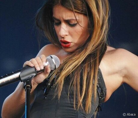 Julie Zenatti top profile image