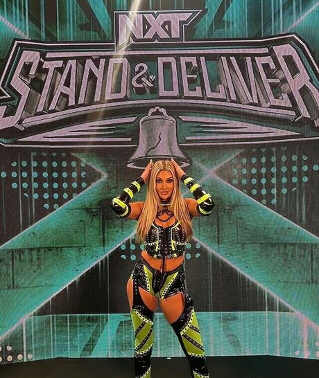 Izzi Dame porn model pictures