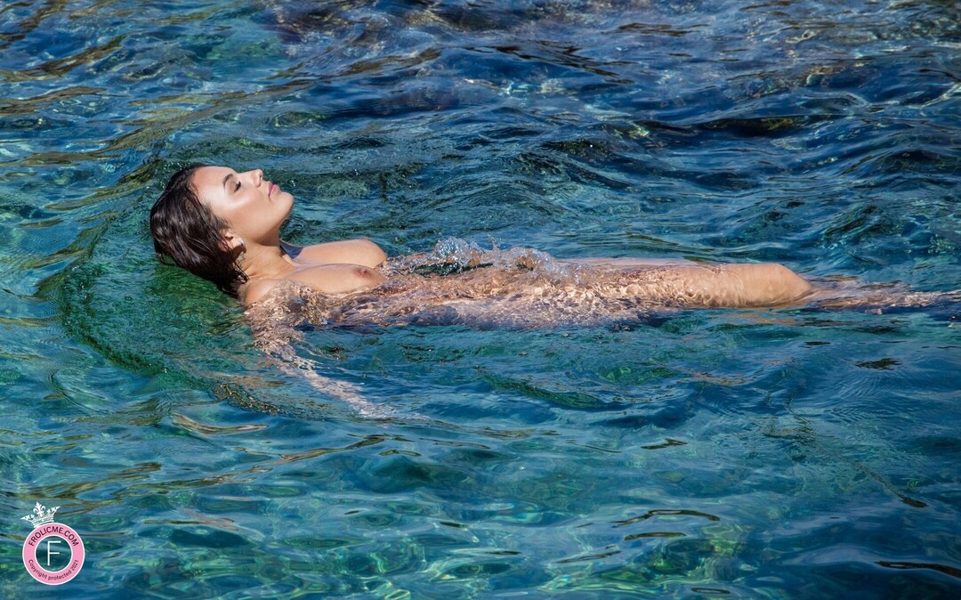 Vanessa Decker star naked picture