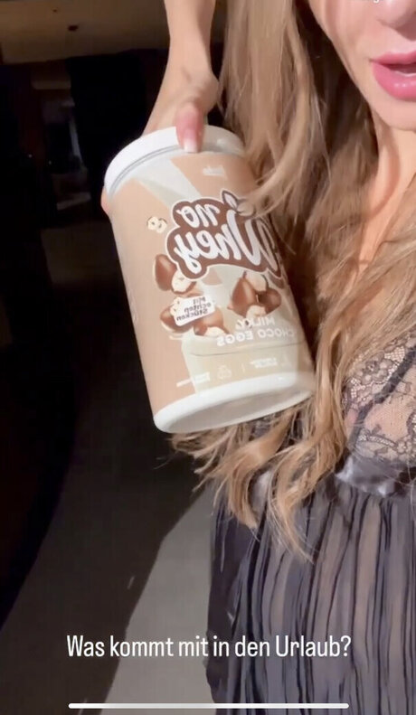 skinny brunette onlyfans top pics