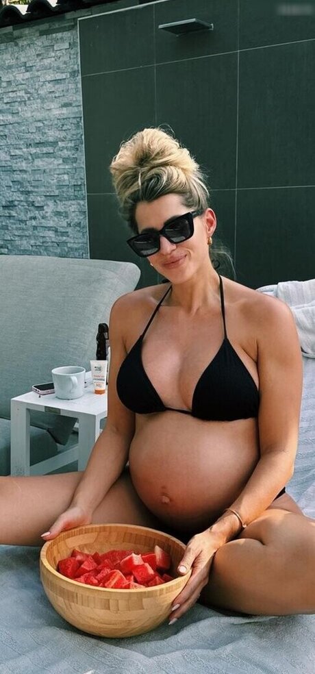 Sarah Harrison pretty actress gallery