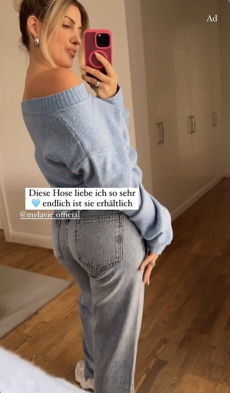 Sarah Harrison hot star pictures