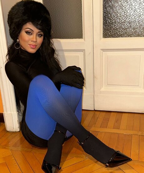 Mel Cross CD model perfect image