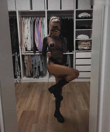 Carina mthrfckr model images