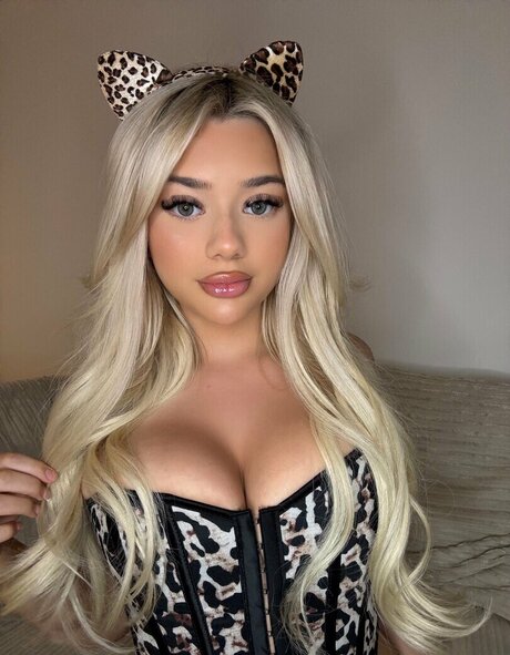 daisyrae18 star adult photo