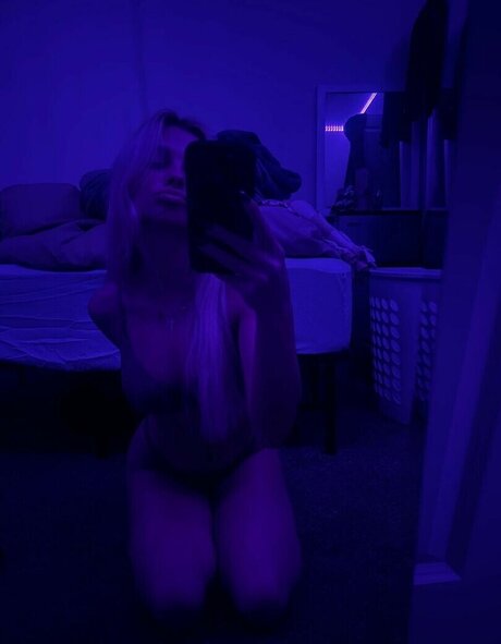 Bella Paulson star naked image