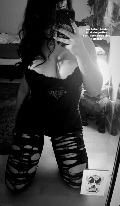 Gothminze model art pics