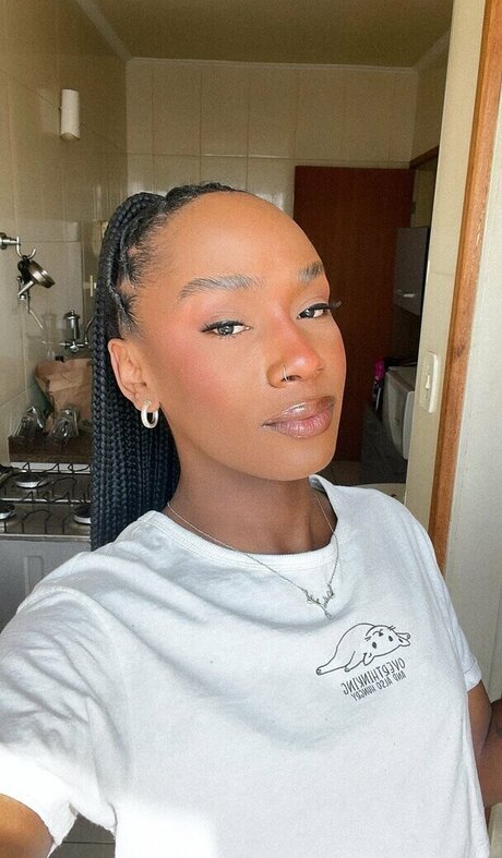 Lua Castro pretty star picture