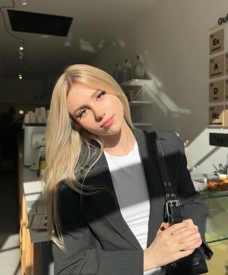 skinny brunette onlyfans free sex picture