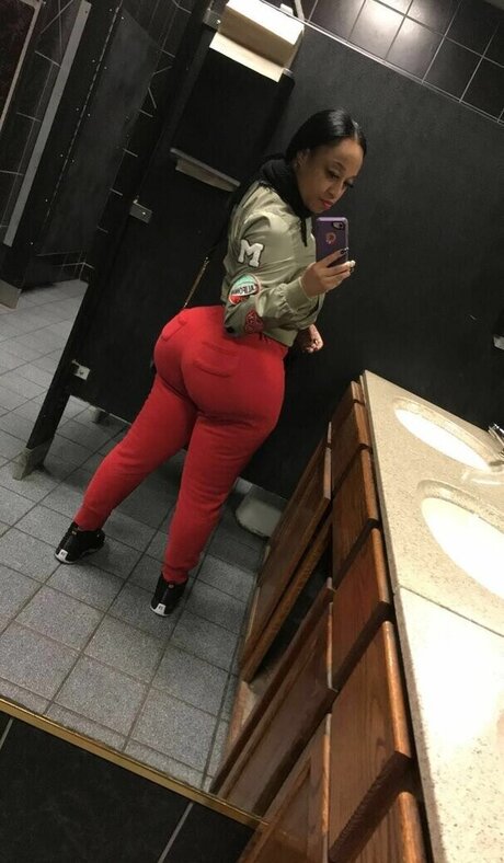 Juicy The Body free pornstar photo