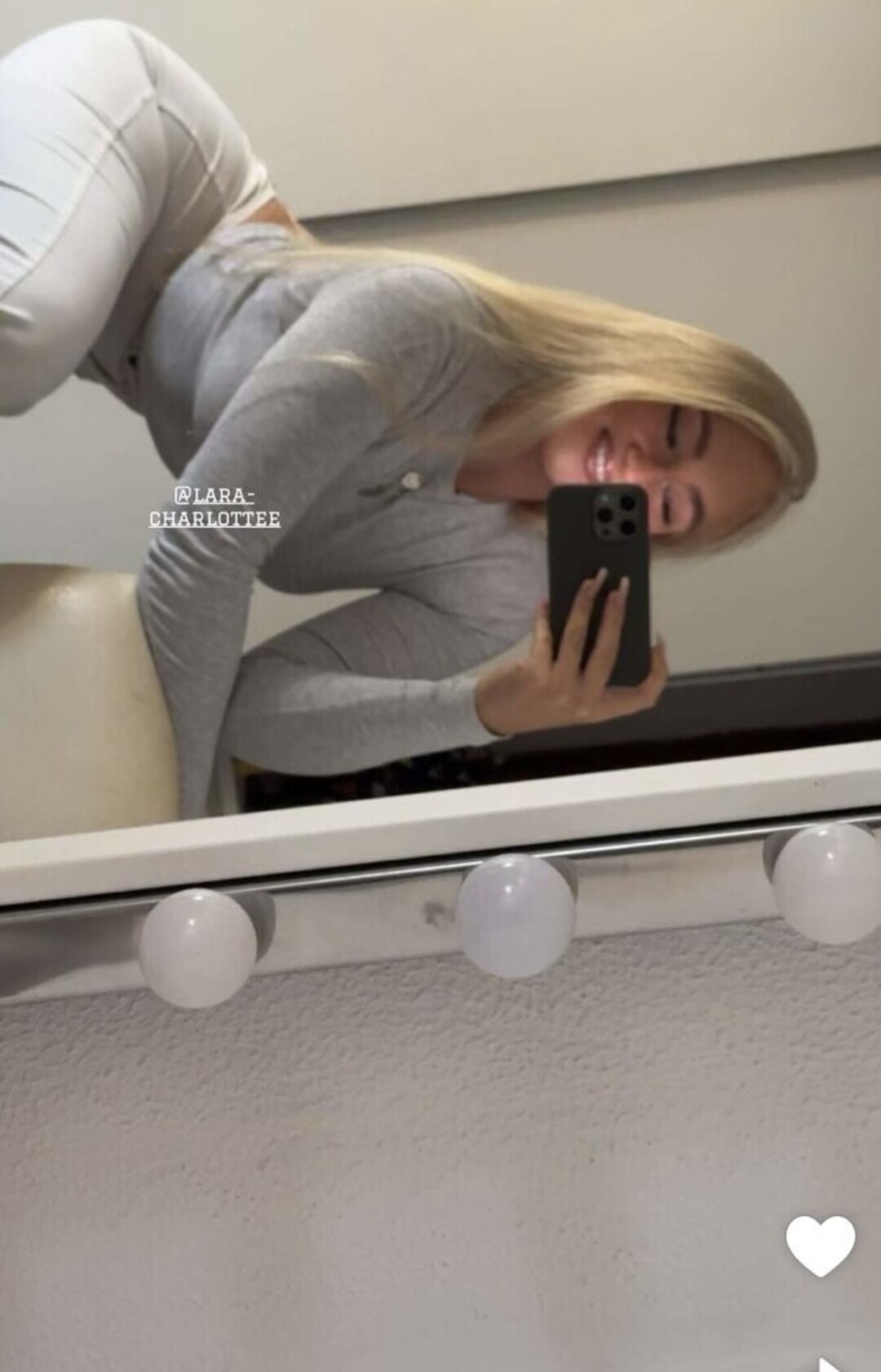 Lara Charlottee star picture