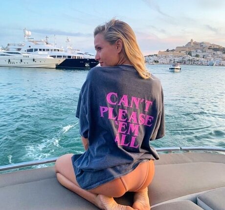 Pia Stutzenstein erotic model img