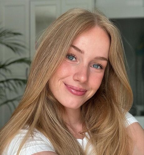 Nadine von relaxASMR hot star pictures