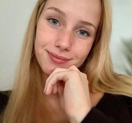 Nadine von relaxASMR adult actress photo