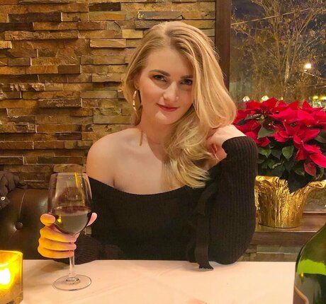 Christie Ludwig model free photos