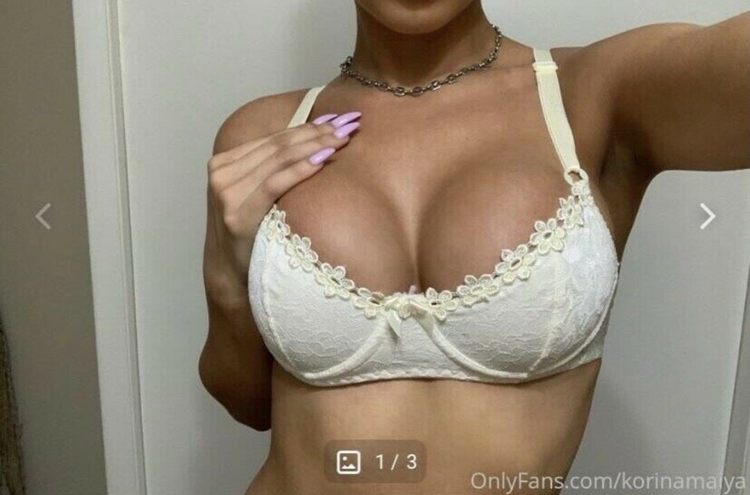 Korina Maiyaa model top img