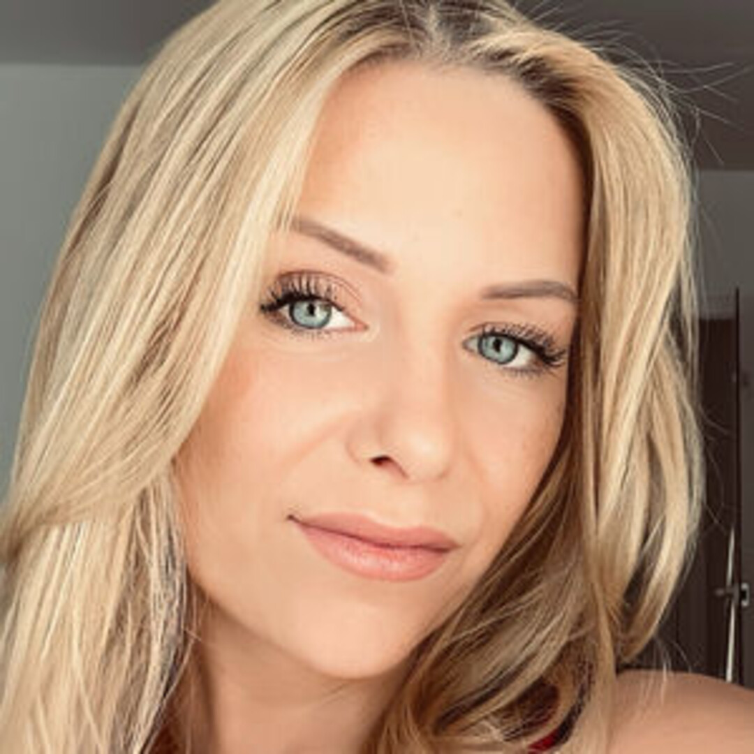 Emily Becker nice actress pics
