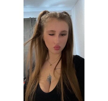 Caroline Casavant hot model picture