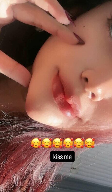 Olivea Hadid pretty model photo