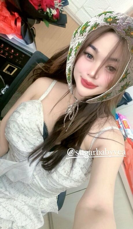 Olivea Hadid star pretty pics