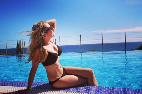 Jessi Faust model hot photo