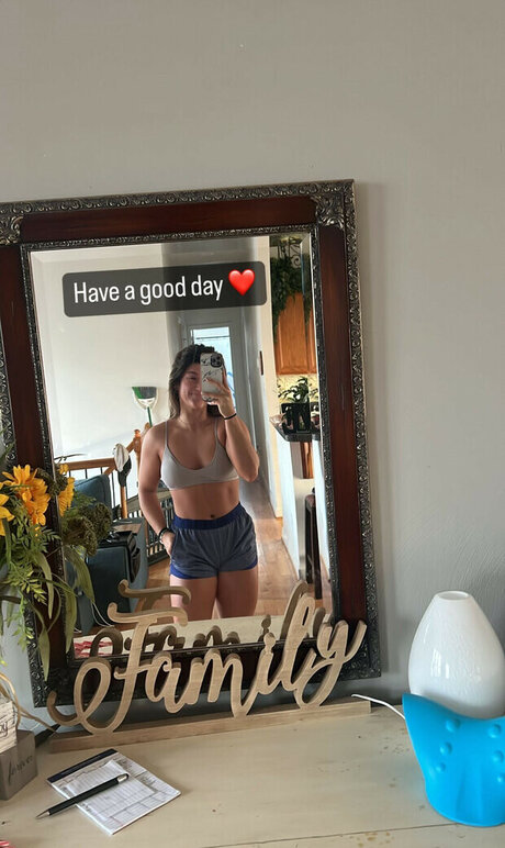 Short Mcnugget top actress images