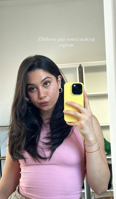 Hilal Fener pornstar nudes picture