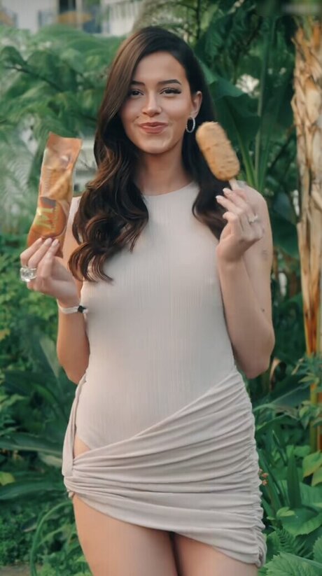 L a Elui star adult pictures