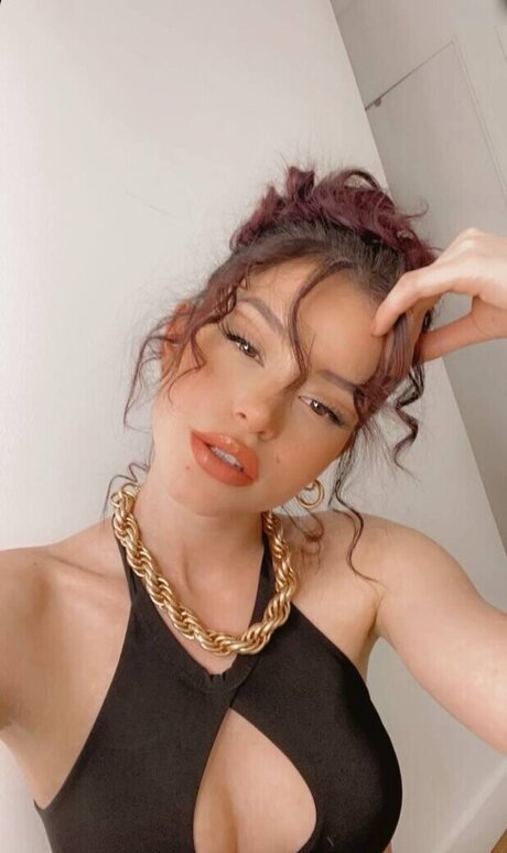 L a Elui star adult gallery