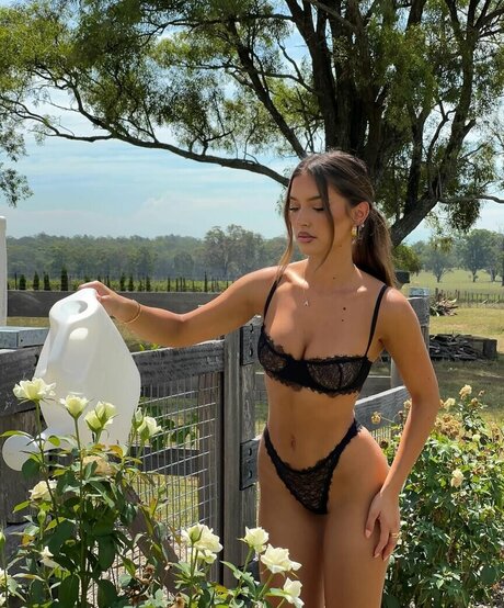 Ashleigh Menin nude actress archive