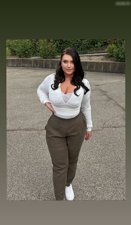 Lara Marie v__ star sex photo