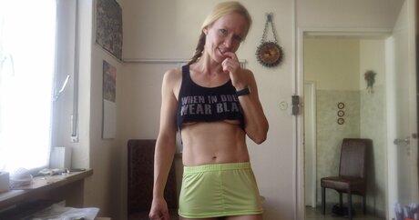 moddellauralina model hot picture