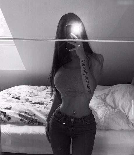 blonde midget onlyfans naked pic