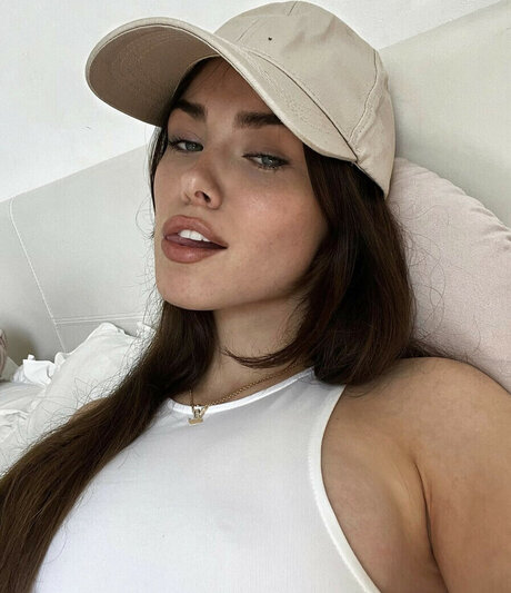 Clarissa Bea model hd picture