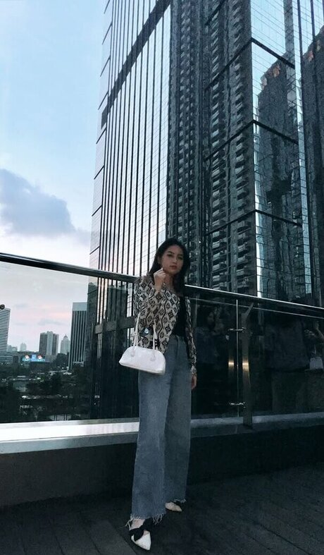 Swansage pornstar hot pics