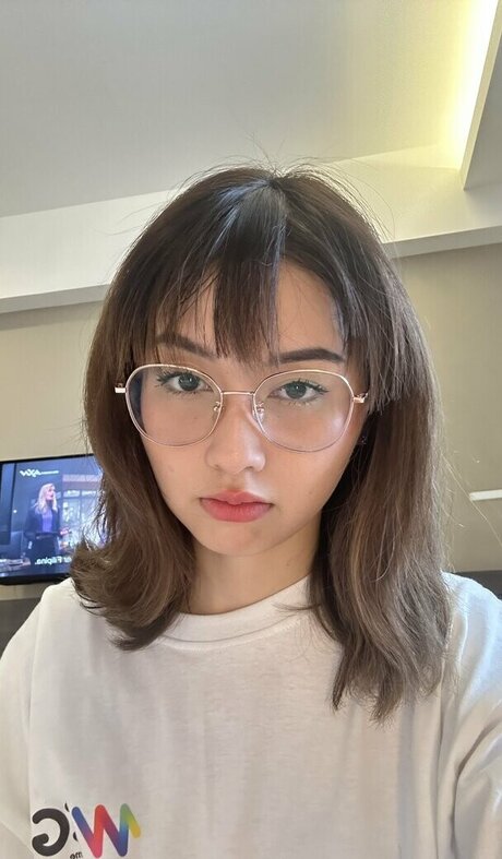 Swansage model pretty image