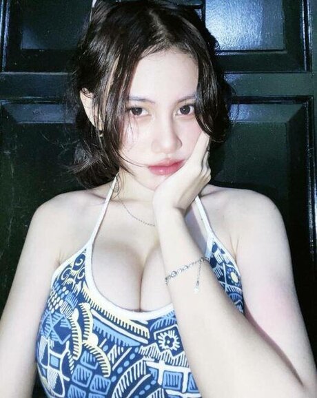 ejahazel nude model pic