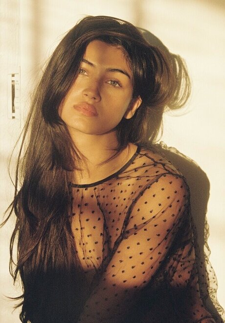 Meeya Dugied beautiful actress pics