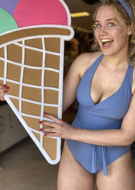 Roosjexb xxx actress photo