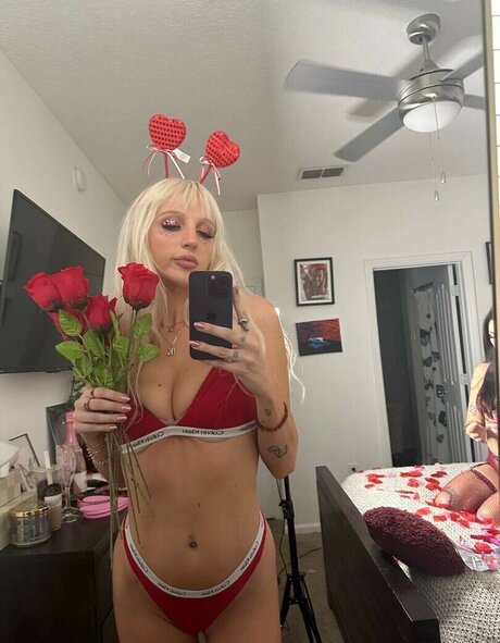 Katycarnegie pretty actress img