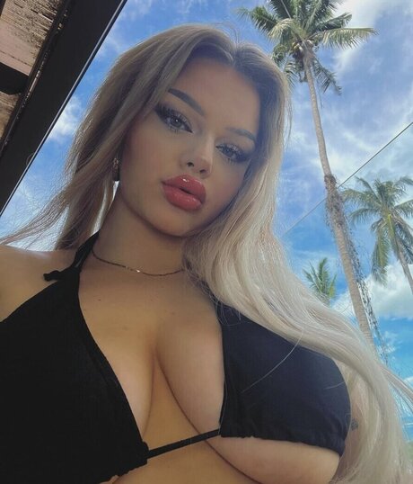 Kyliesweetie adult model pictures