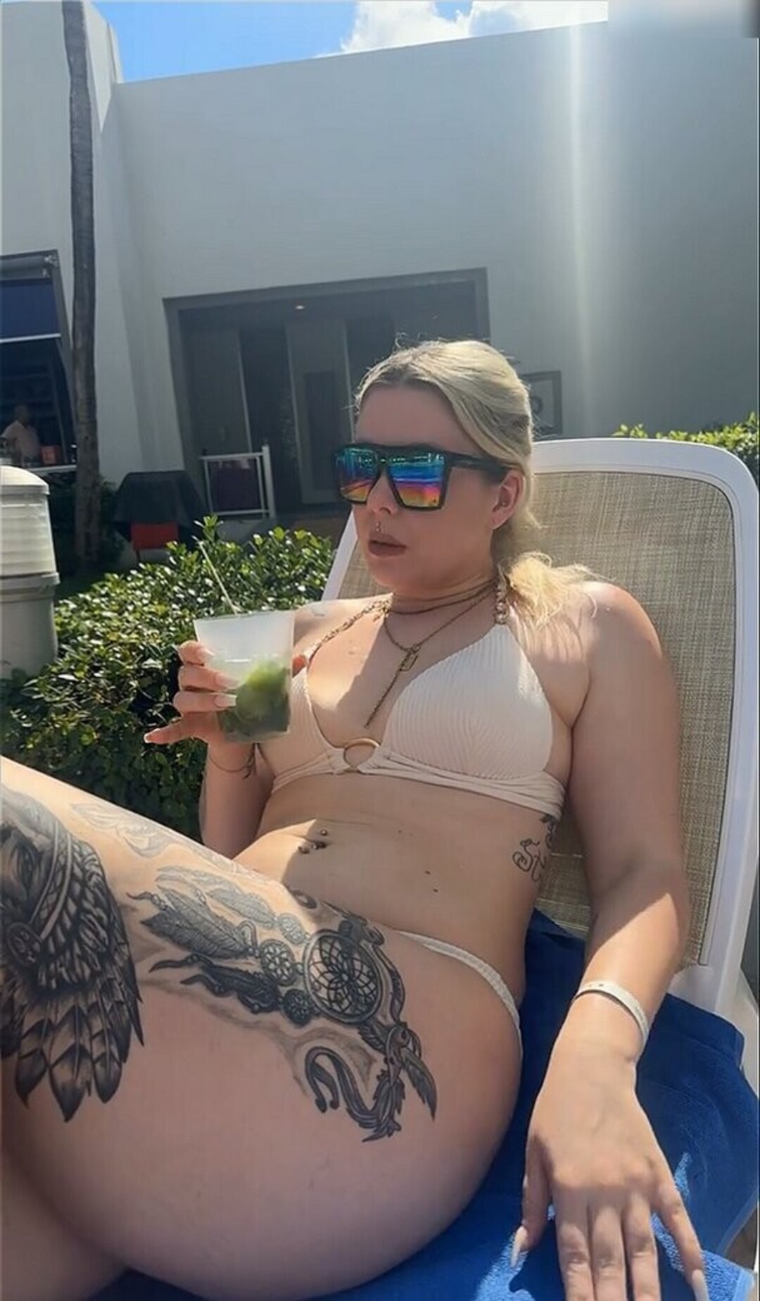 Die Meedtis model naked pics