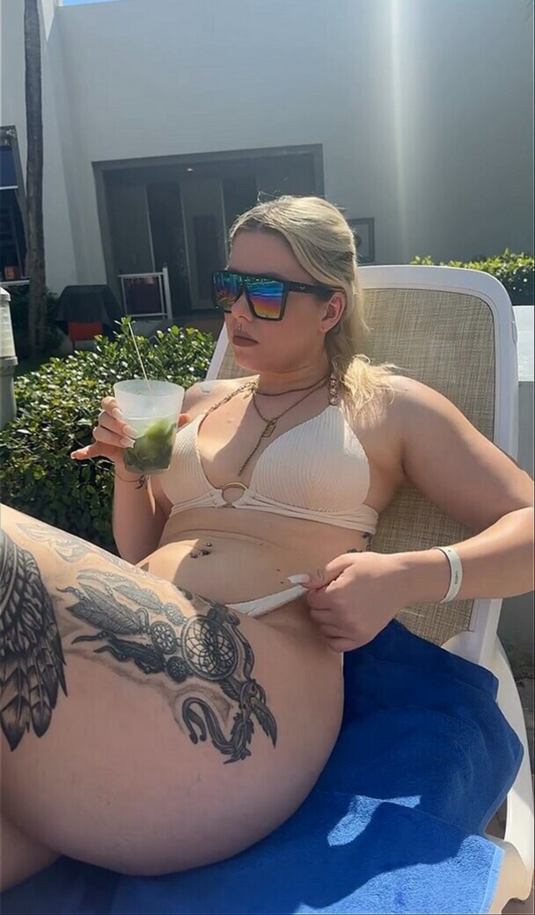 Die Meedtis model porn image