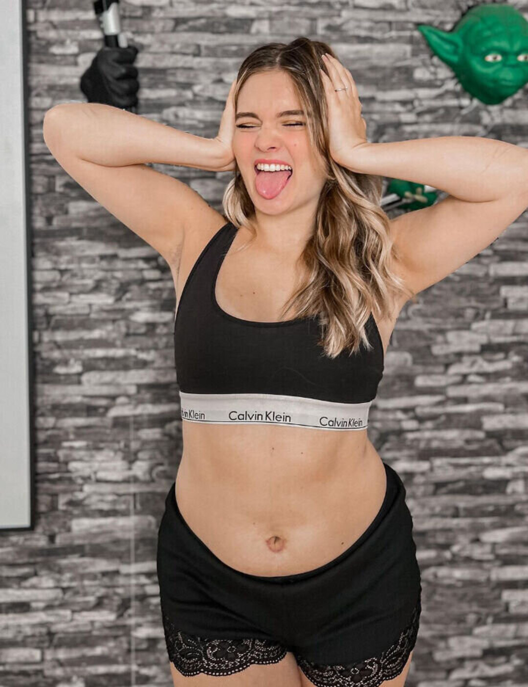 blonde babe onlyfans hd picture