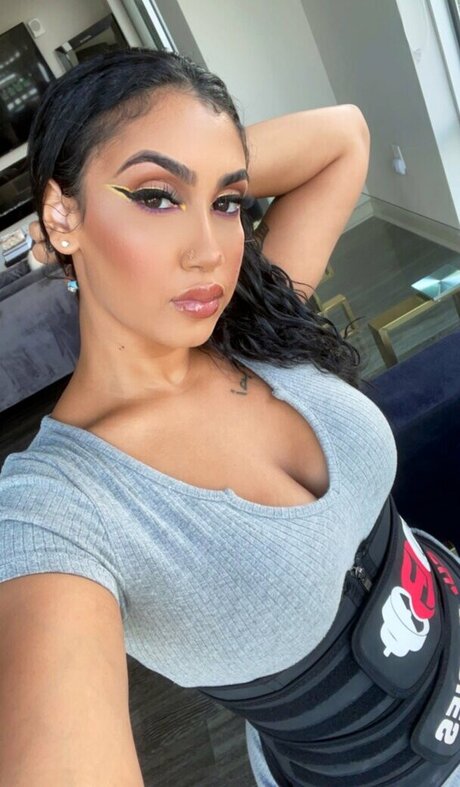 Queen Najia star erotic images